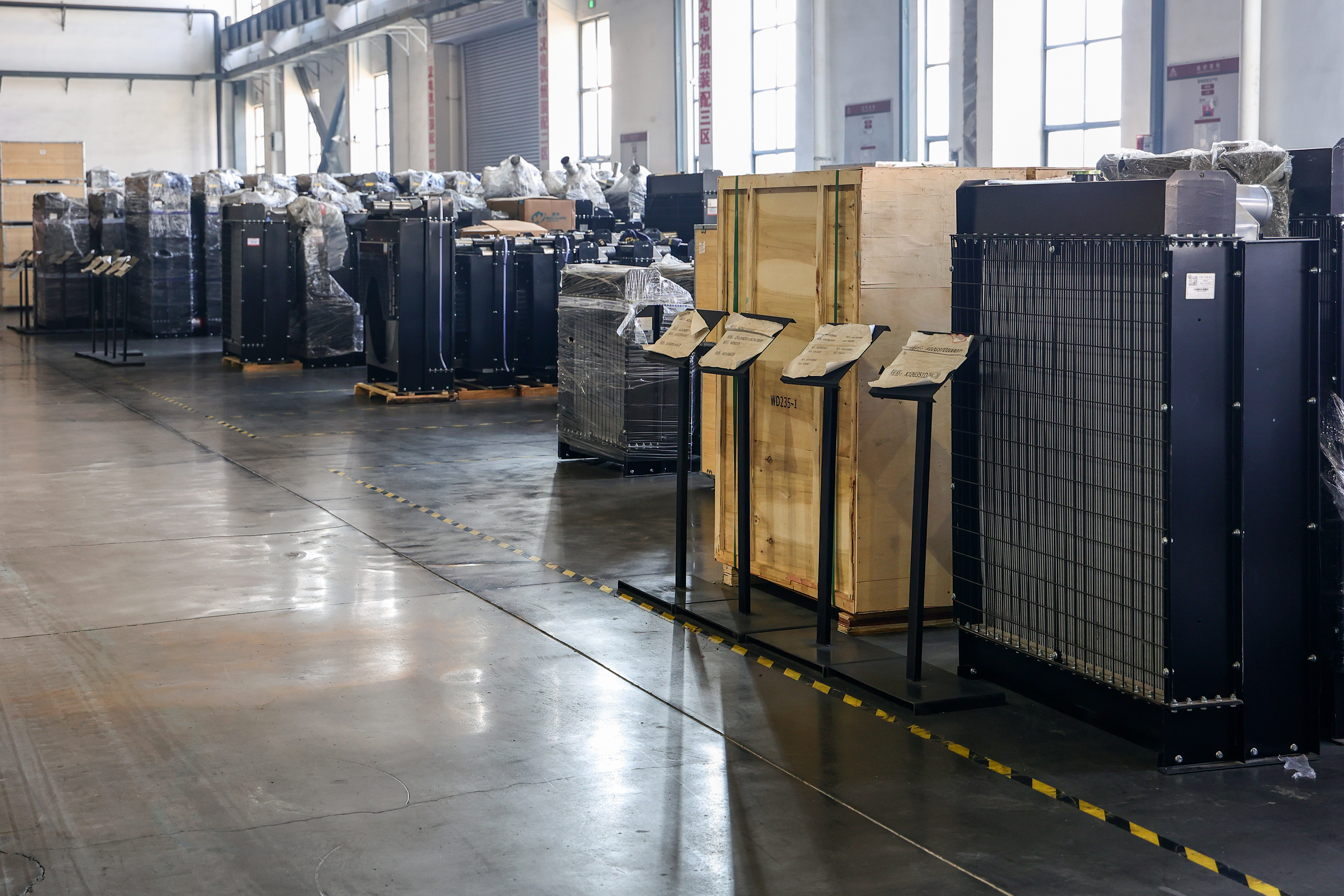 Buque insignia en comercio exterior: grupos electrógenos diésel silenciosos de alta potencia, que impulsan el motor comercial mundial