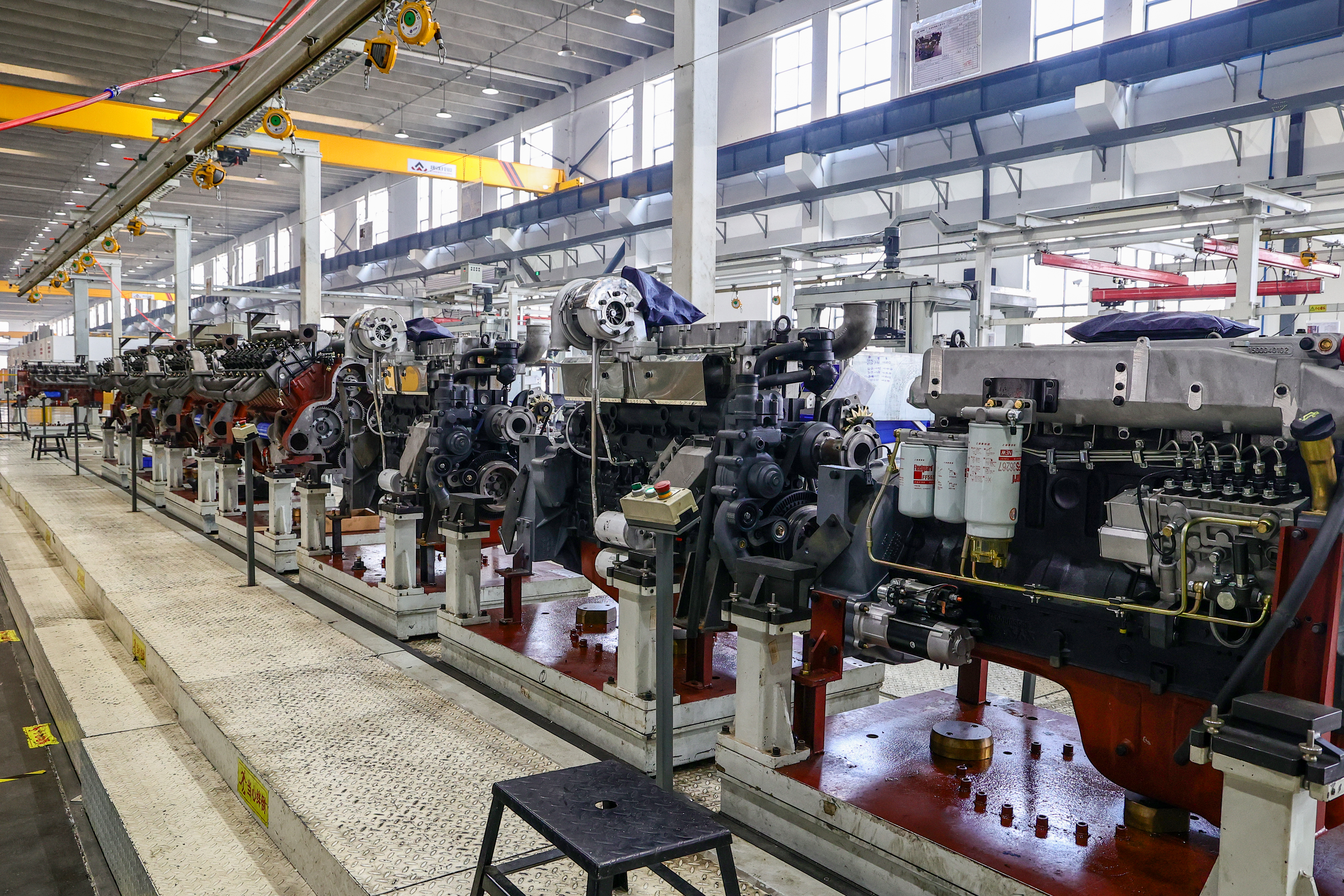 Fuerza poderosa en el impulso eléctrico del comercio exterior: grupos electrógenos diésel silenciosos de alta potencia, liderando el nuevo viaje de la energía eléctrica global