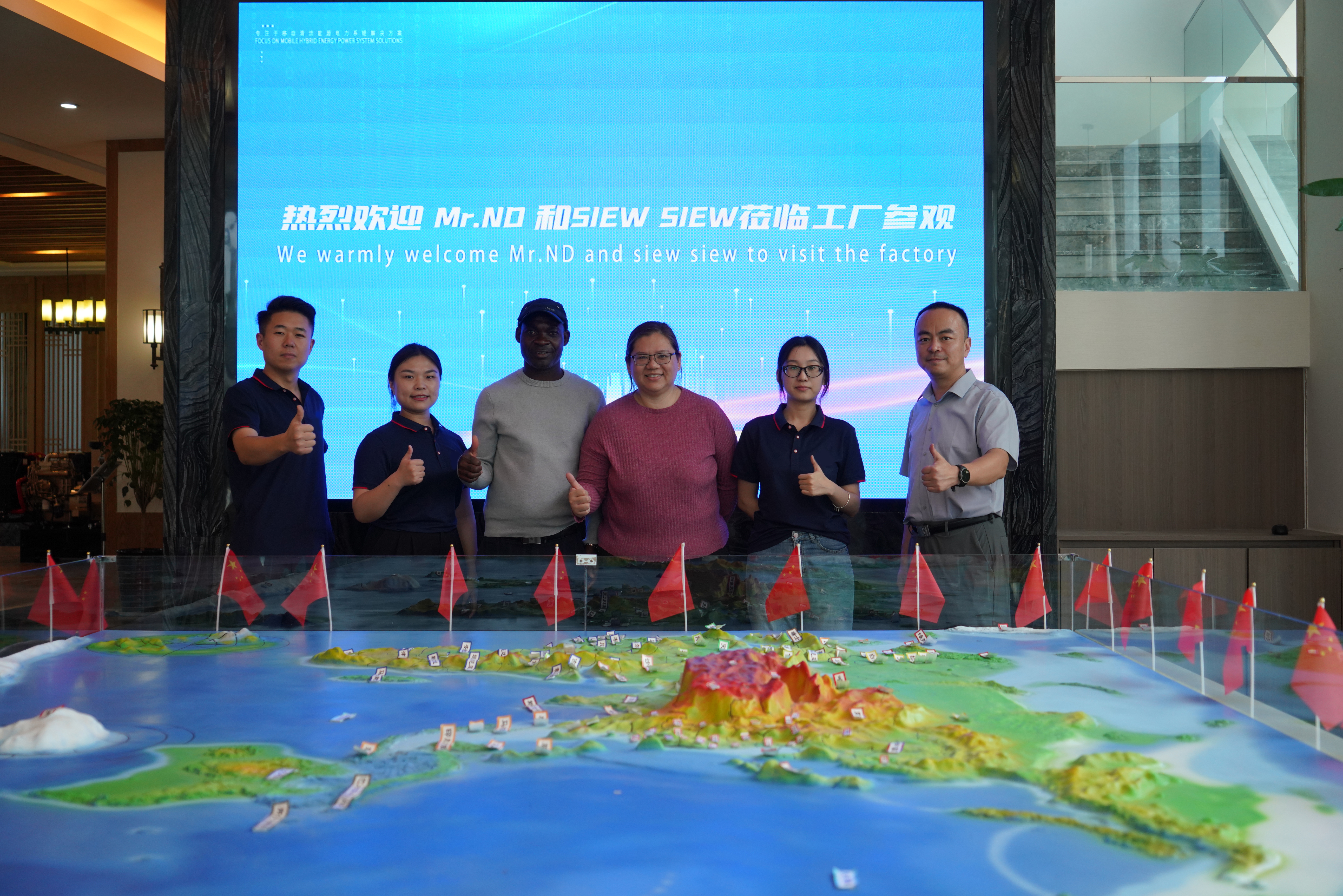 Invitamos a los clientes nigerianos a visitar nuestra fábrica.